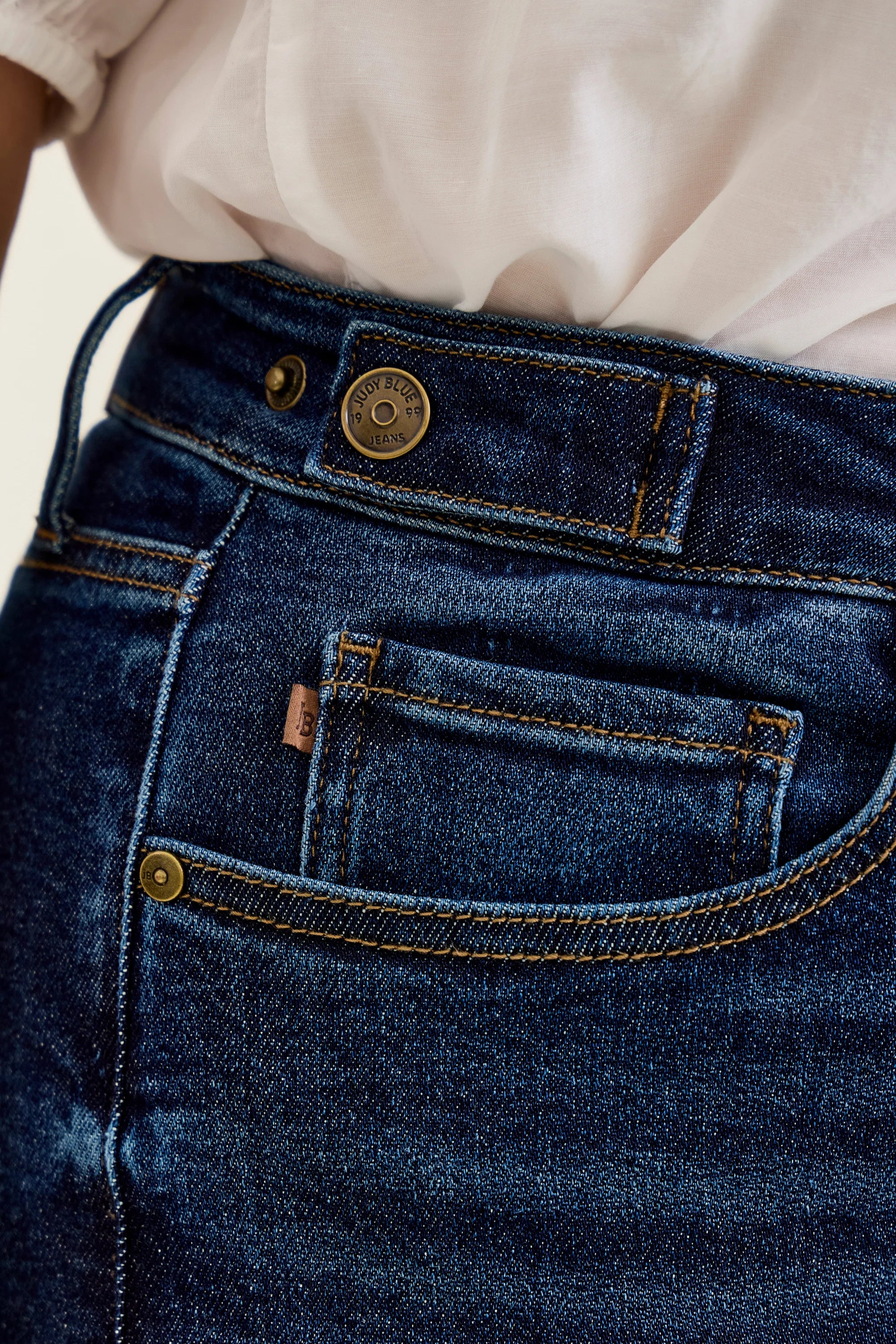 JUDY BLUE HW Retro Wide w/ Adjustable WB Tabs + Raw hem