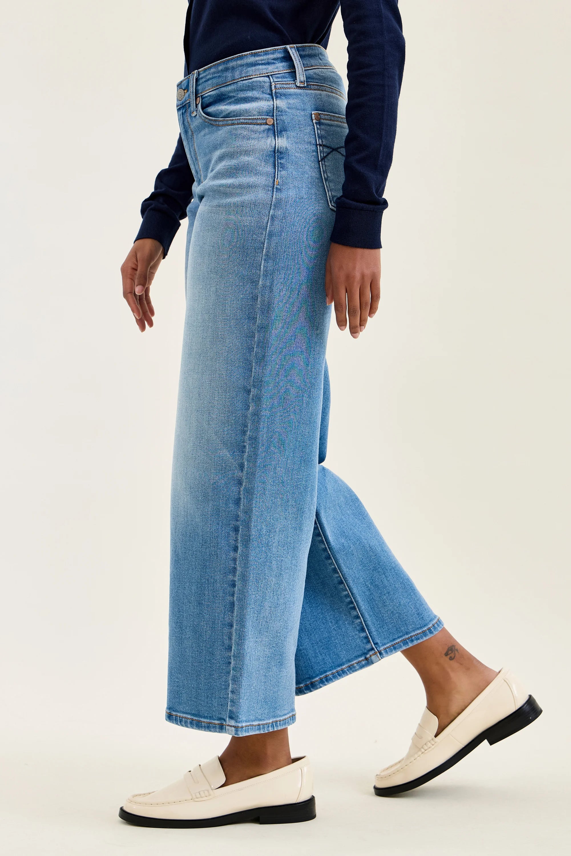 JUDY BLUE Mid-Rise Claudia Ankle Wide - Medium Blue