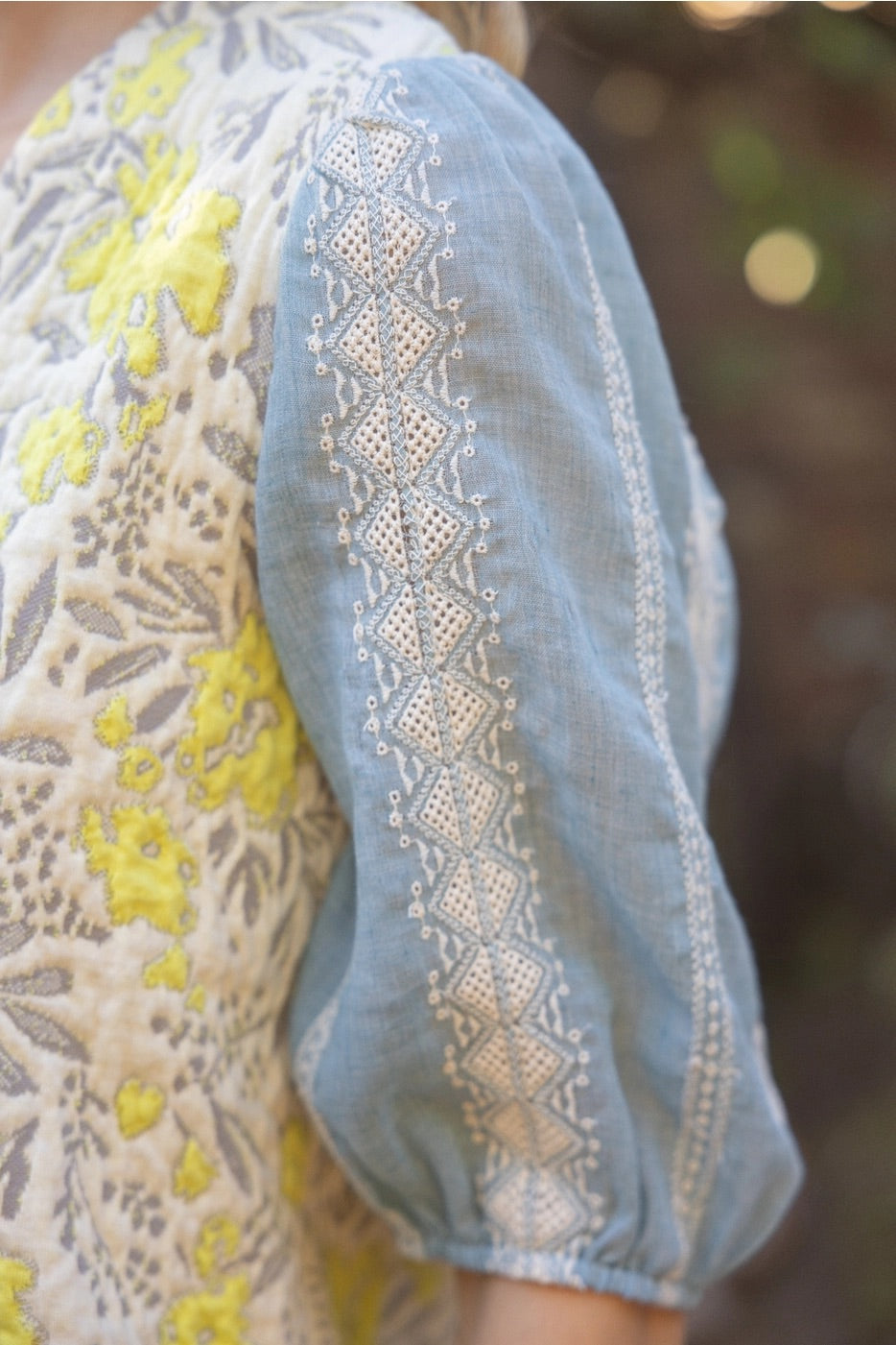 FLEET Embroidered PuffSleeve V-Neck Print Top