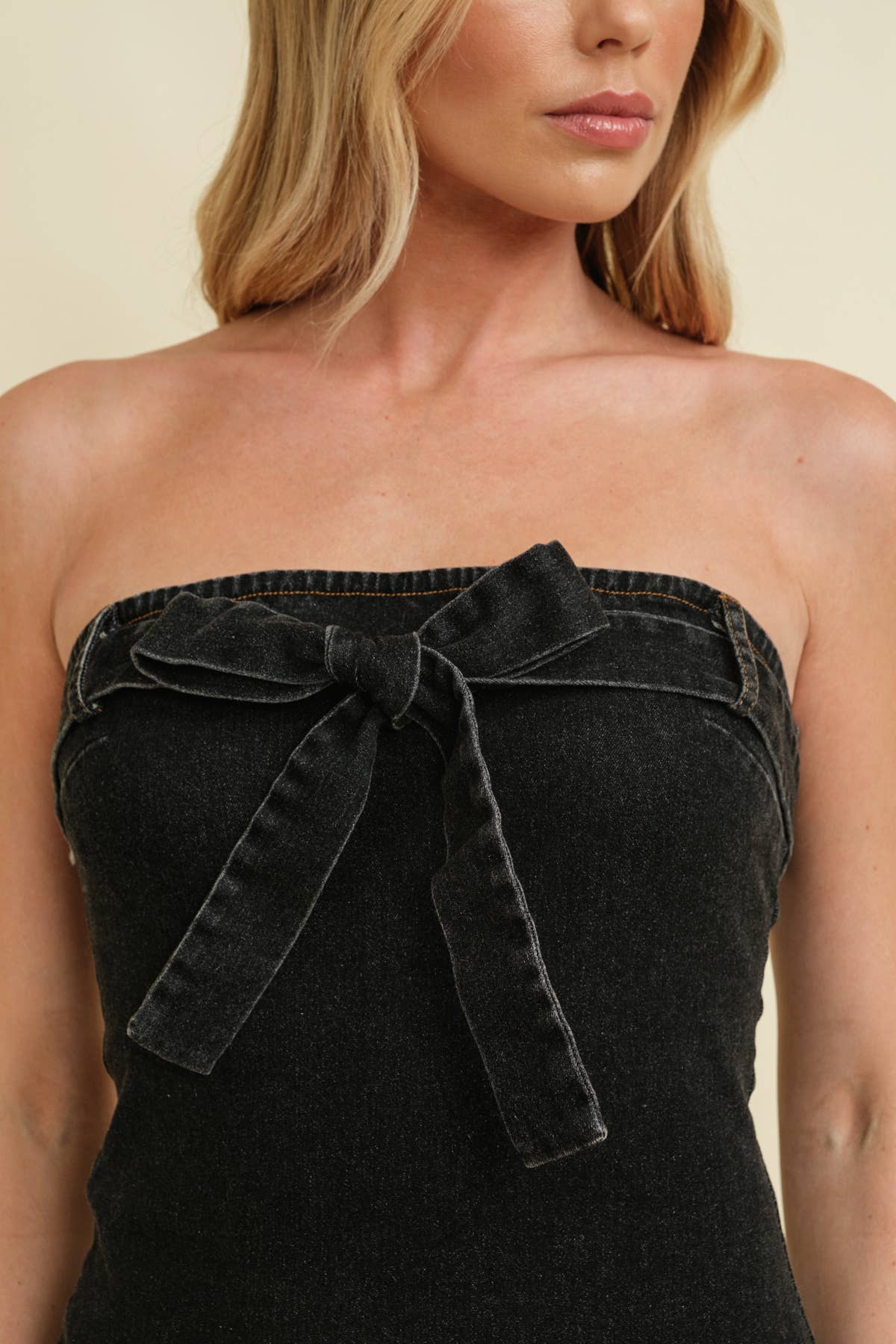 CD11882A - STRAPLESS BOW DETAIL DENIM MINI DRESS: Black Denim / S