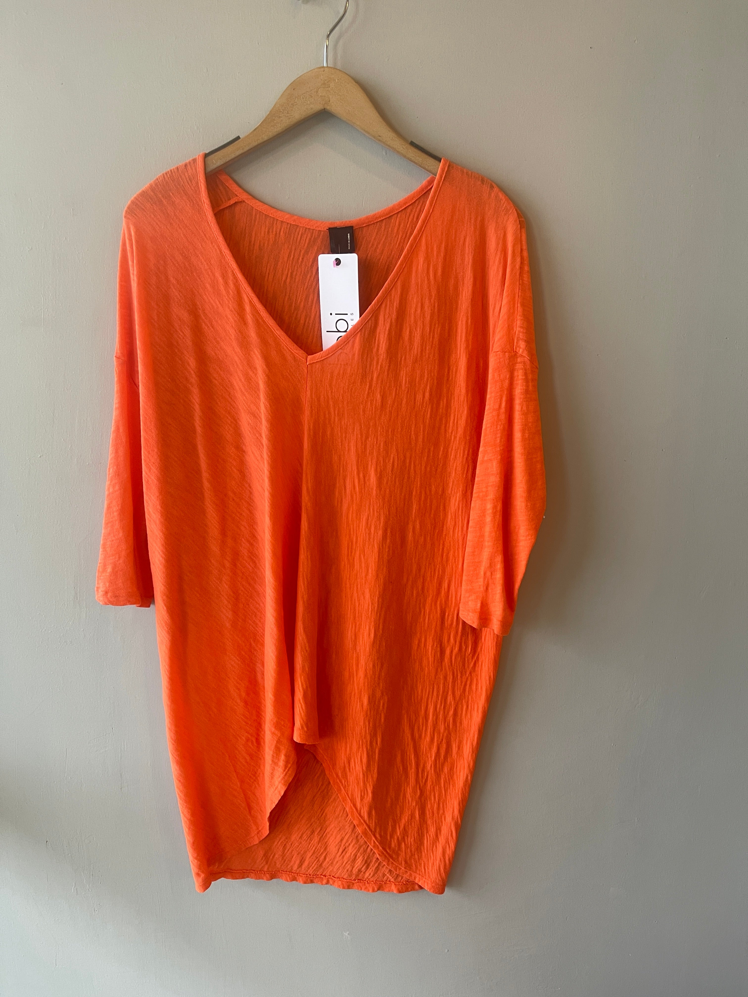 BOBI 3/4 Sleeve WALK ON THE BEACH Slub HiLo V-Neck Tunic Top