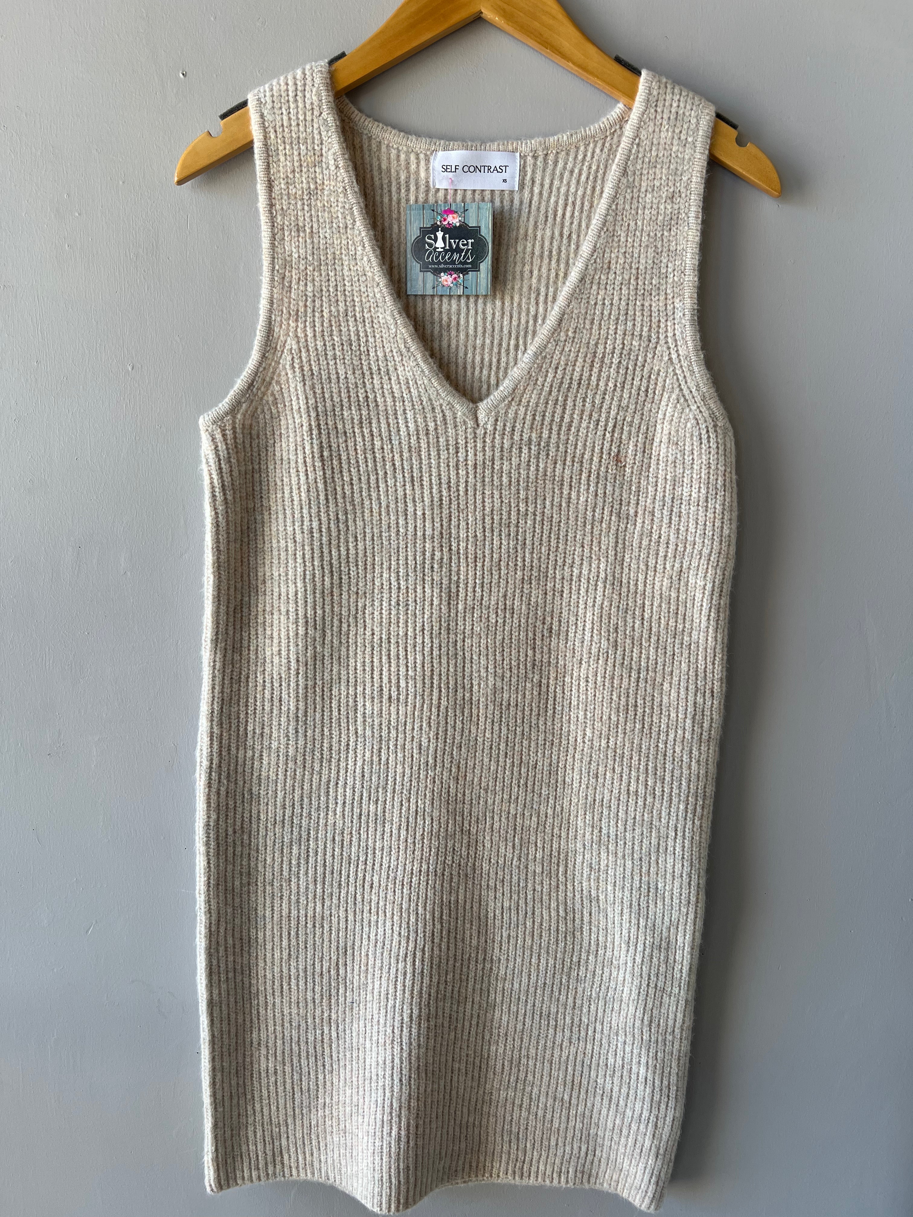 SELF CONTRAST V-Neck ALIYAH Sleeveless Sweater Dress