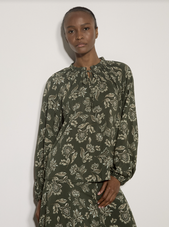 APRICOT Painterly Sarasa Ruffle Blouse