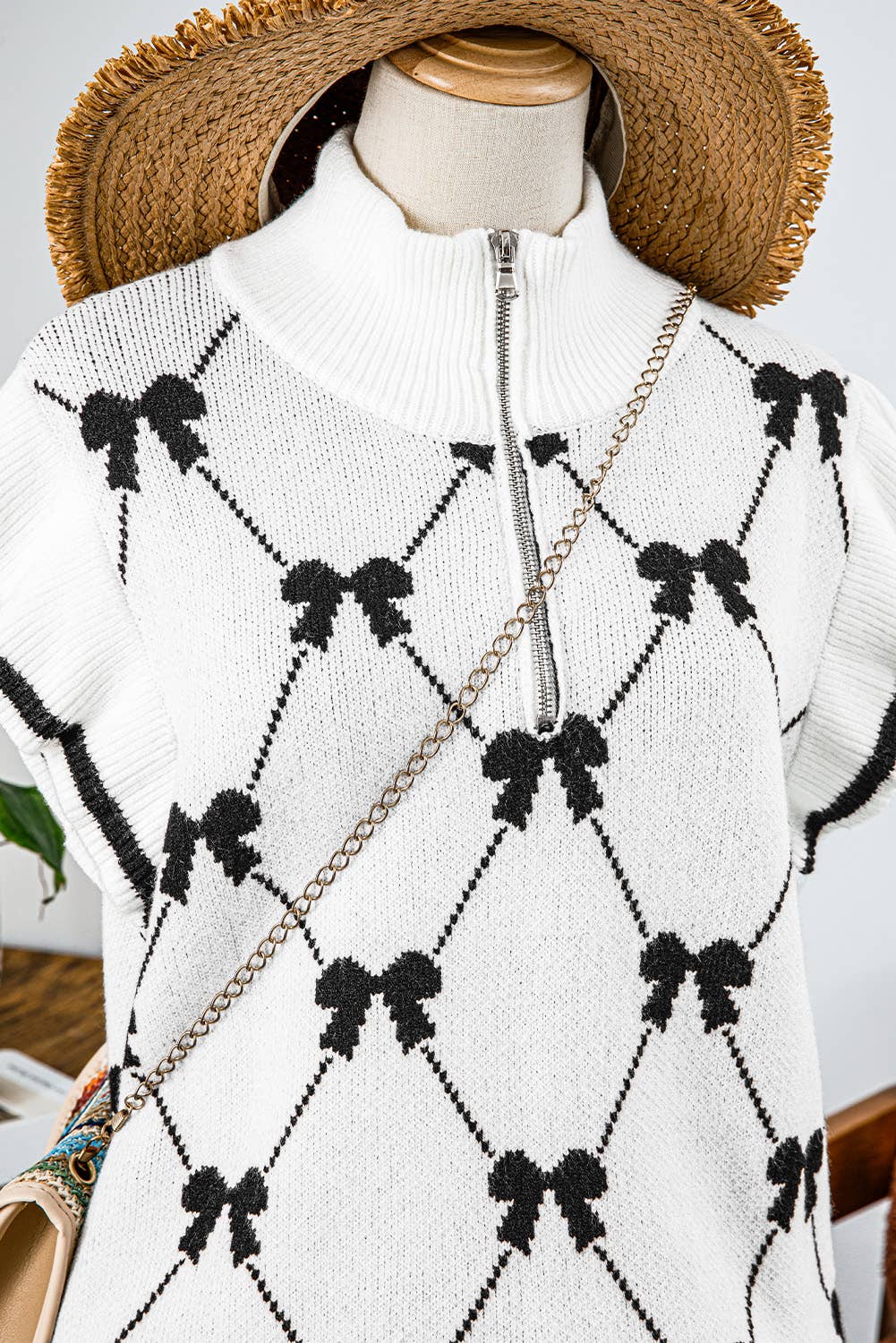 BOUNDARIES BowPrint Zipped Collar Sweater Top