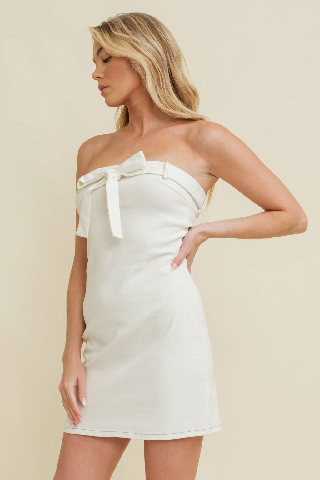 CD11882A - STRAPLESS BOW DETAIL DENIM MINI DRESS: Black Denim / M