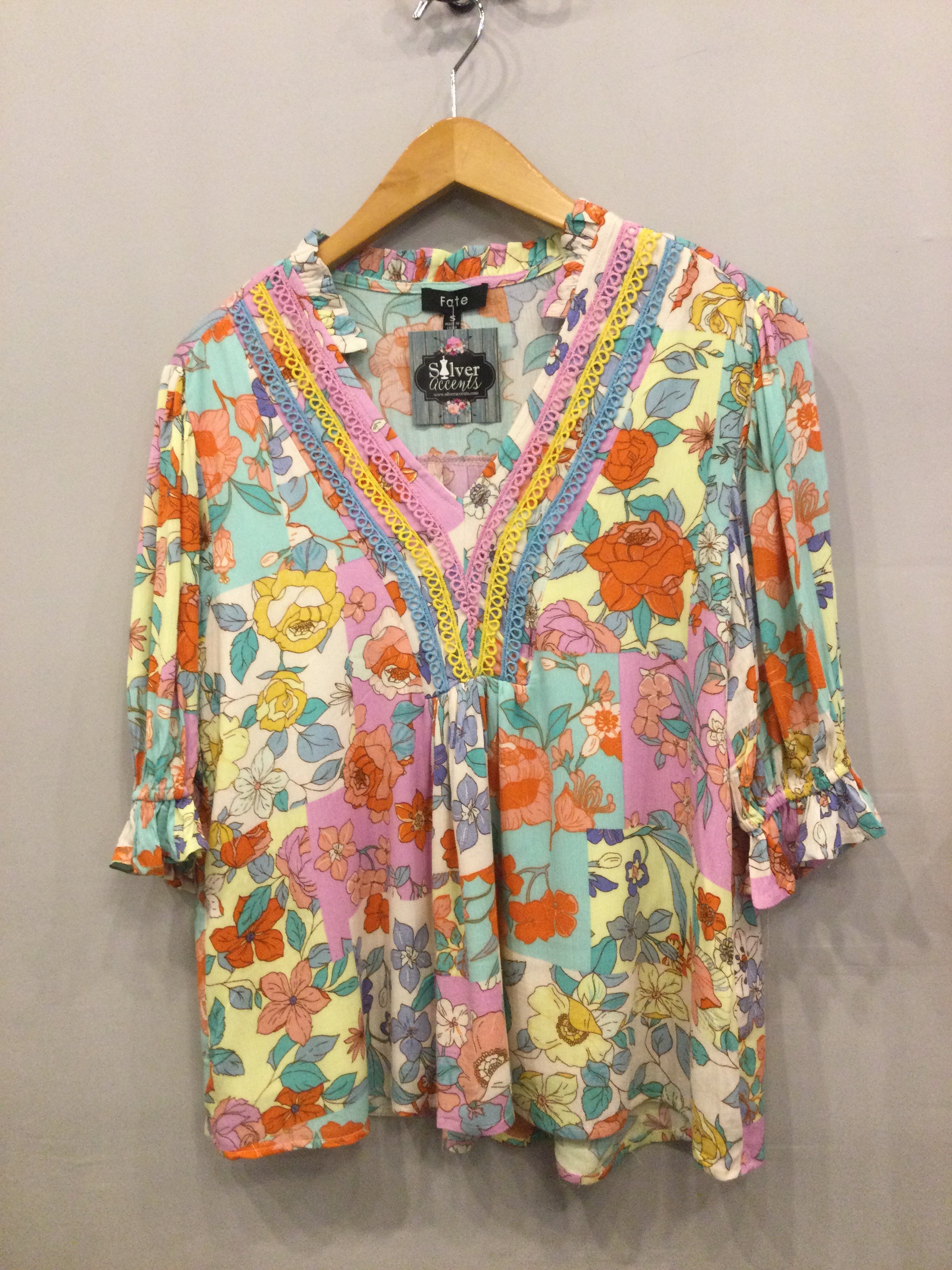 *IN BLOOM Floral Tier 3/4 Sleeve Top