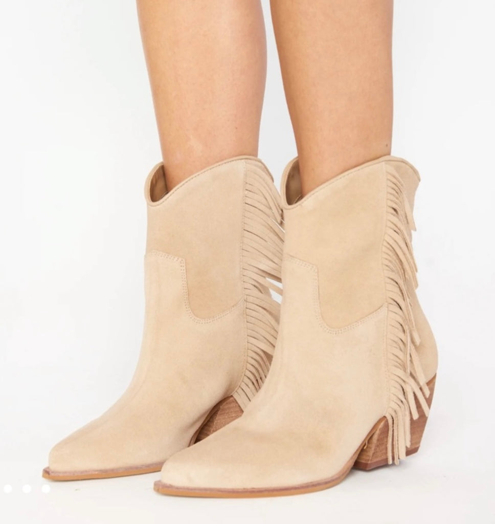 Steve Madden good Tan Suede Leather Fringe Wedge Heel Booties