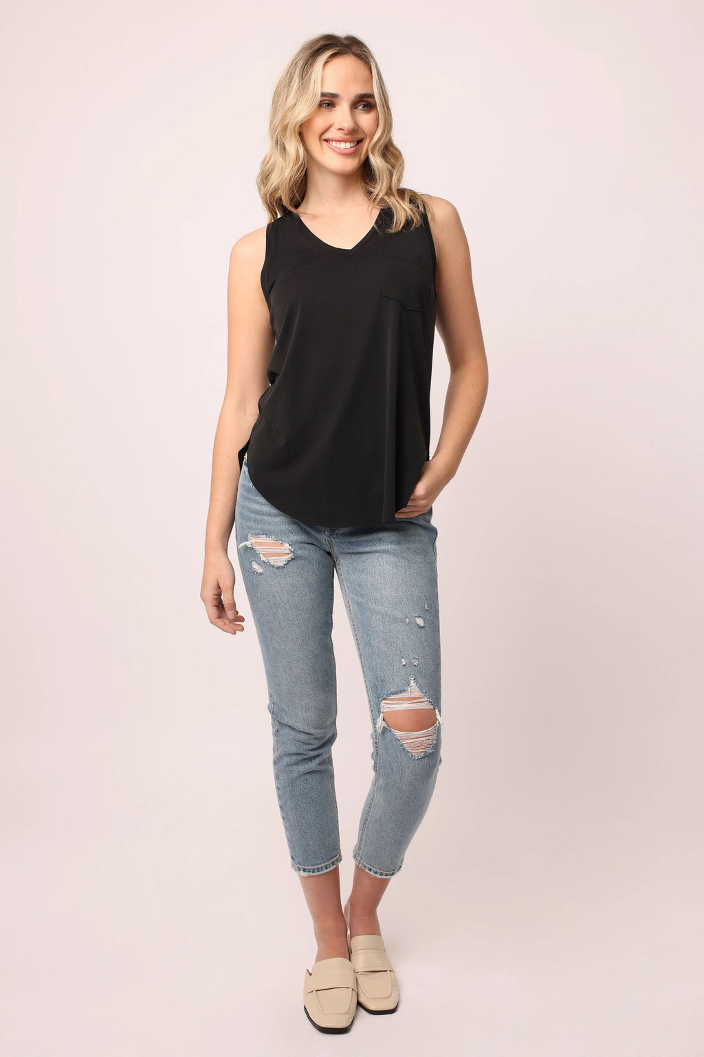 ANOTHER LOVE V-Neck ESTHER Pocket CurveHem Tank Top