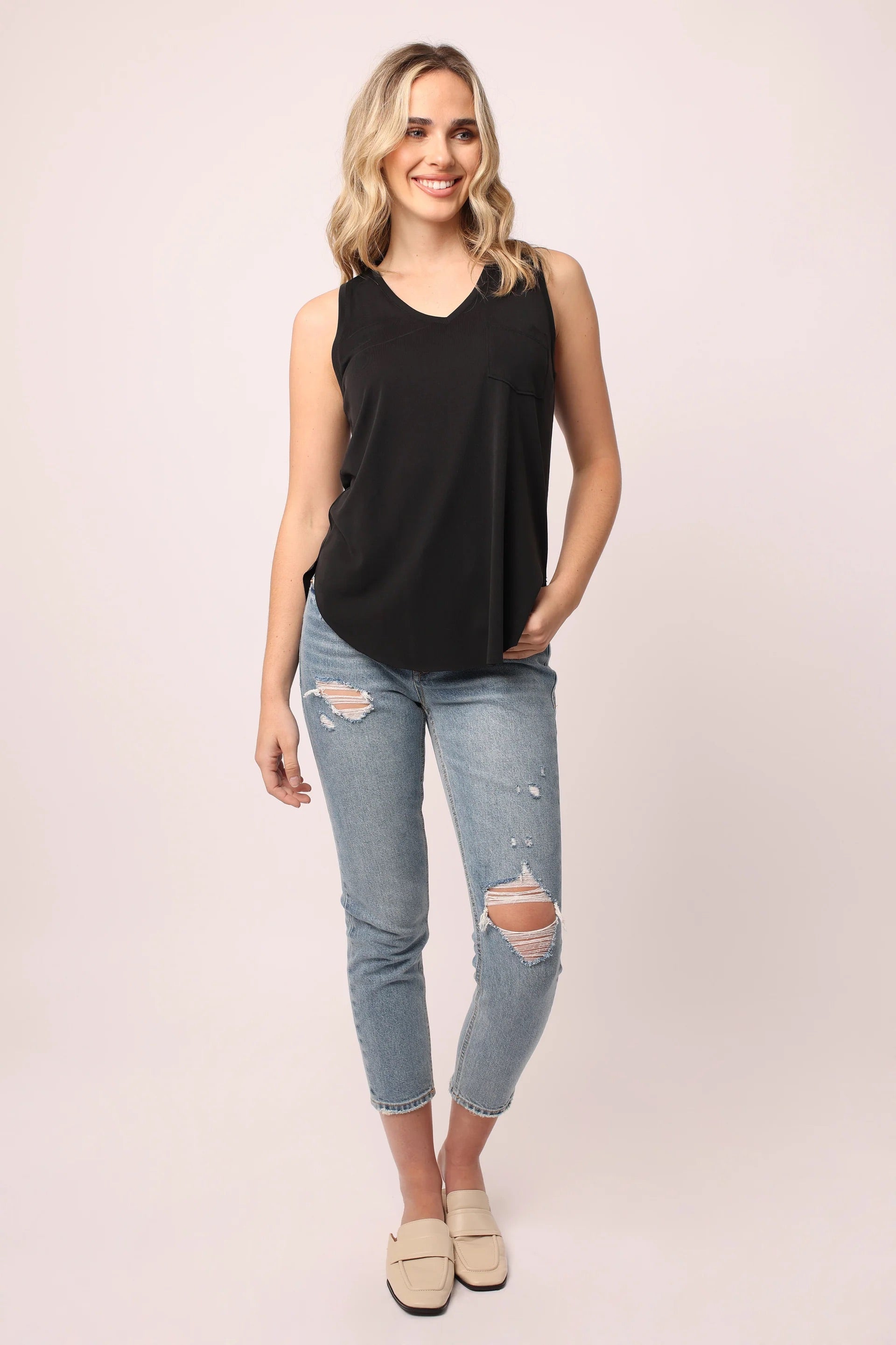 ANOTHER LOVE V-Neck ESTHER Pocket CurveHem Tank Top
