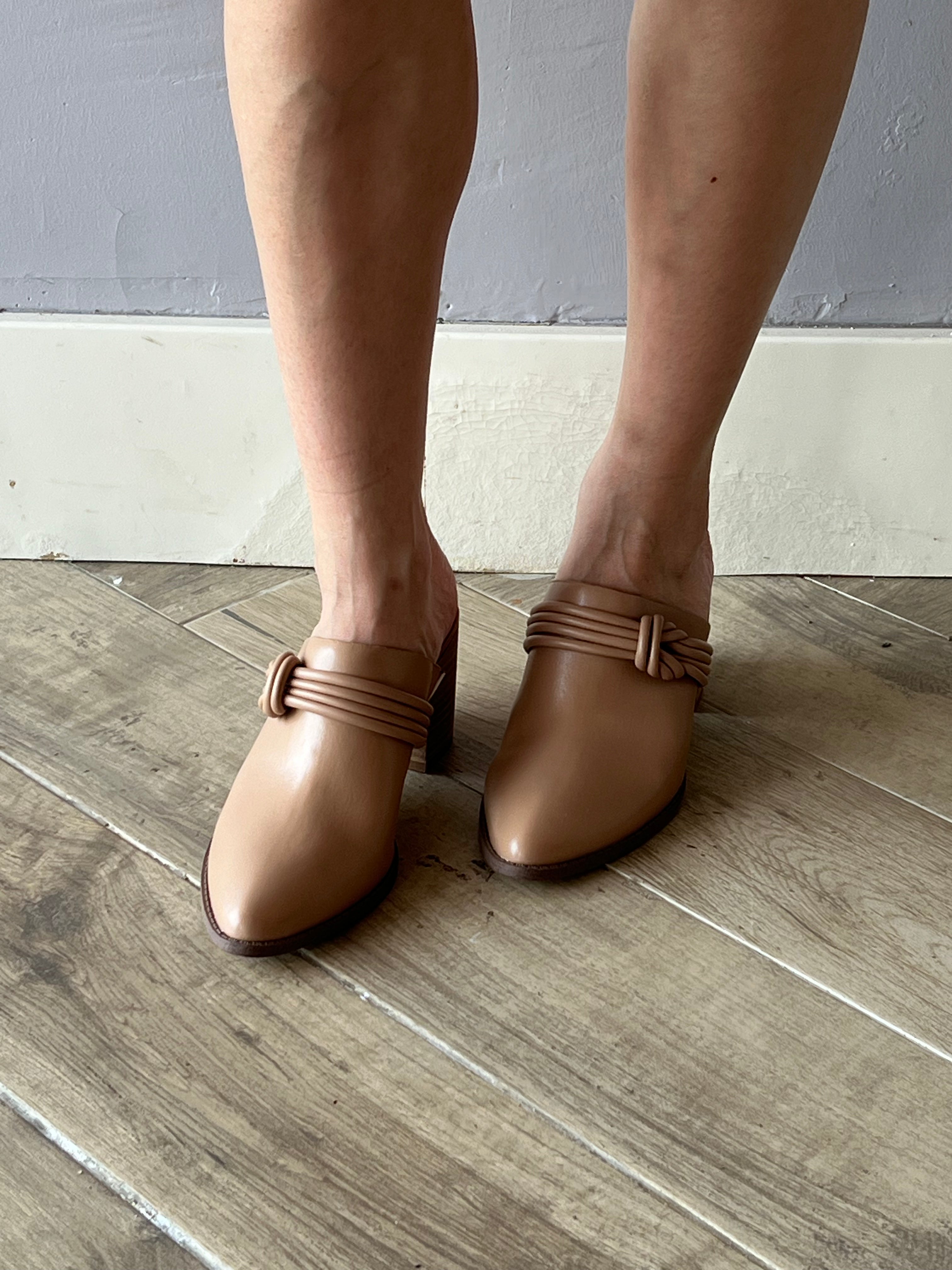 DV DOLCE VITA Knotted Strap TABITHA Mule Pump