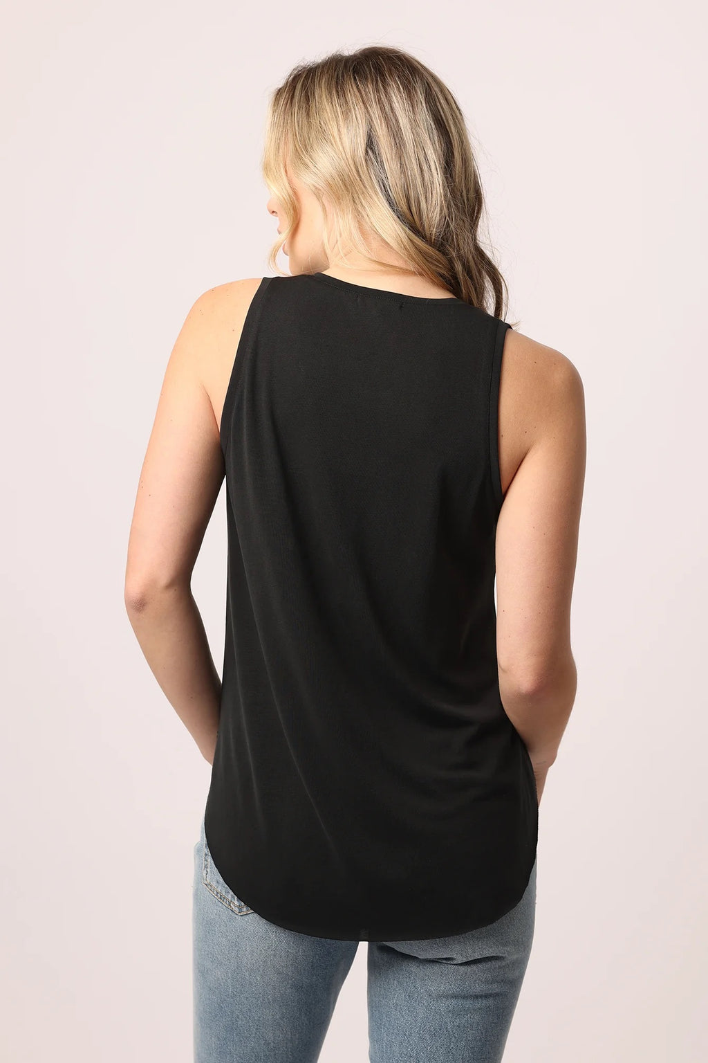 ANOTHER LOVE V-Neck ESTHER Pocket CurveHem Tank Top