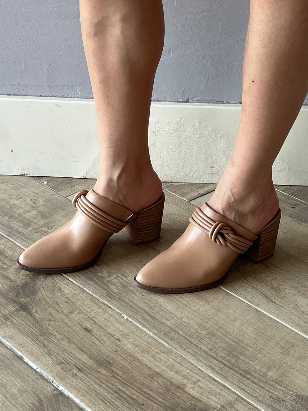 DV DOLCE VITA Knotted Strap TABITHA Mule Pump