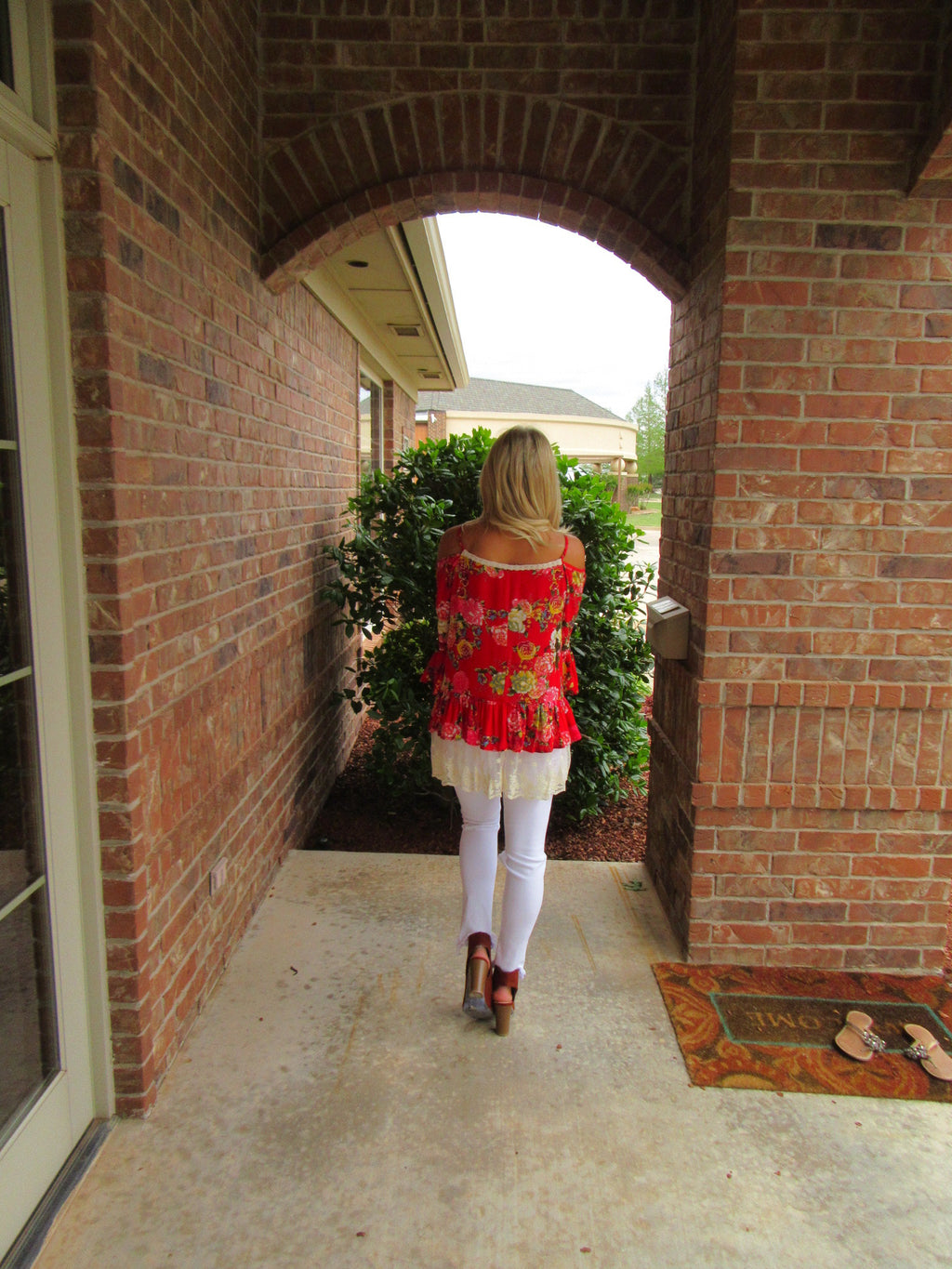 LOVE RUNS OUT LaceUp Floral LaceHem Tunic Top