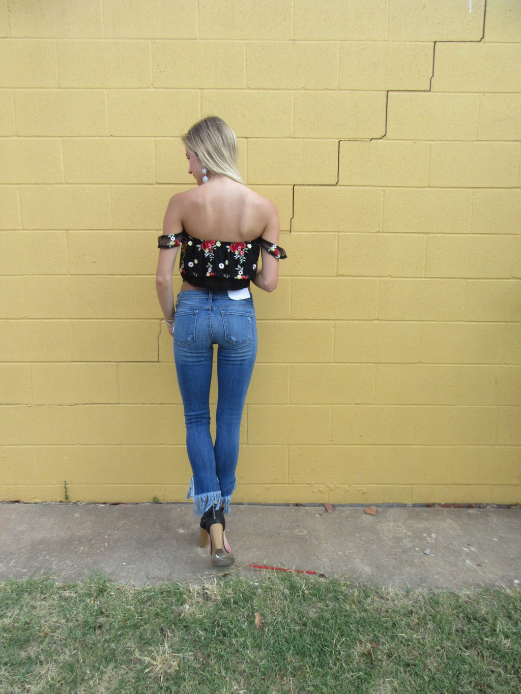 Honey Punch REASON TO STAY Embroidered Floral OffShoulder FlutterSleeve Crop Top