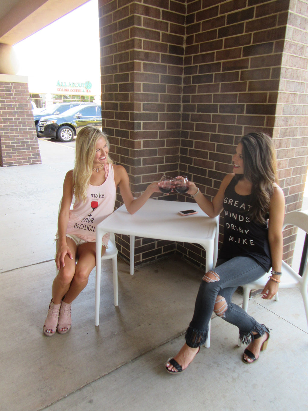 GREAT MINDS DRINK ALIKE Graphic ScoopHem Tank Top