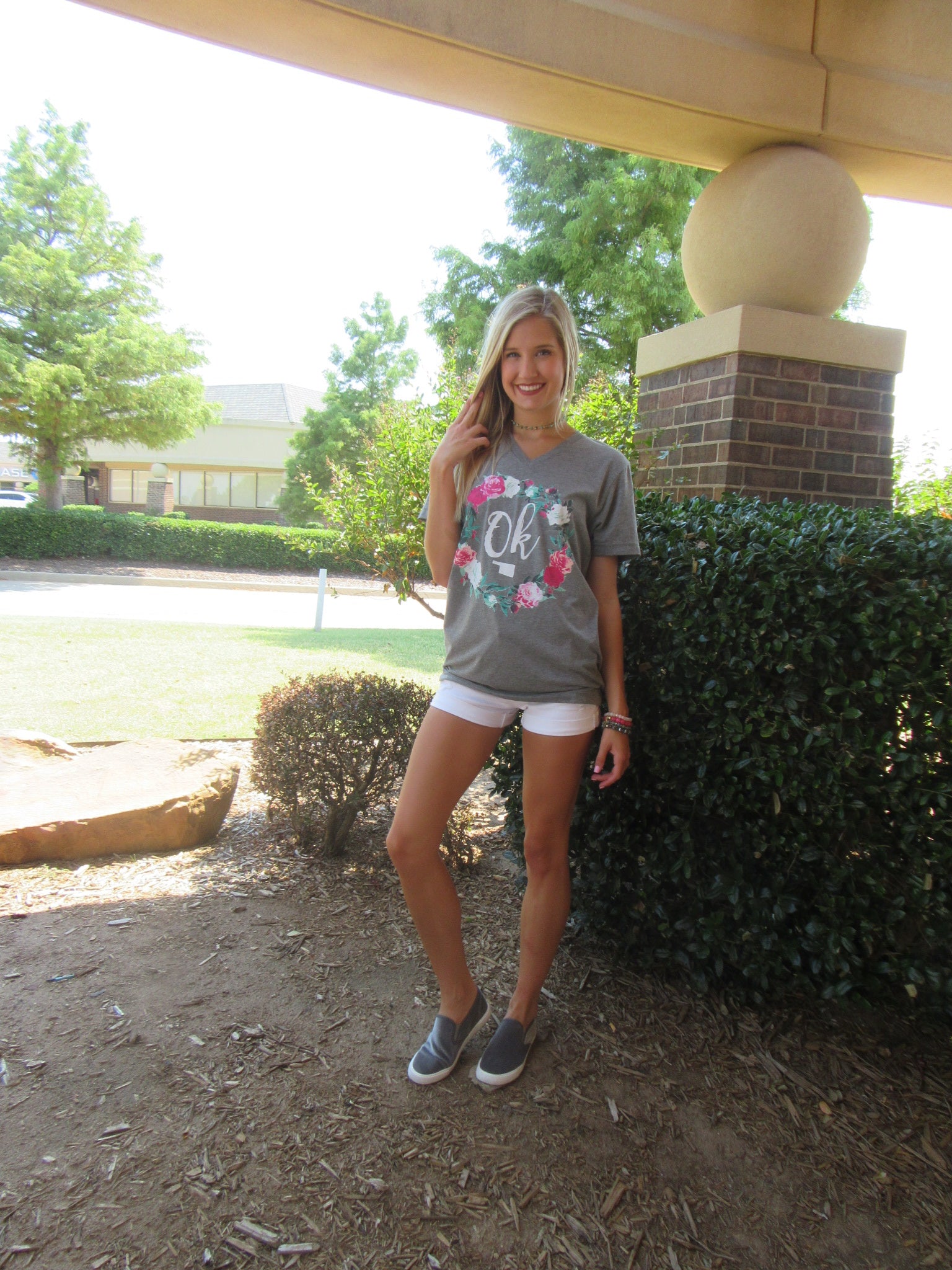 CALAMITY JANE Grey OKLAHOMA Flower Wreath V-Neck Tee Top