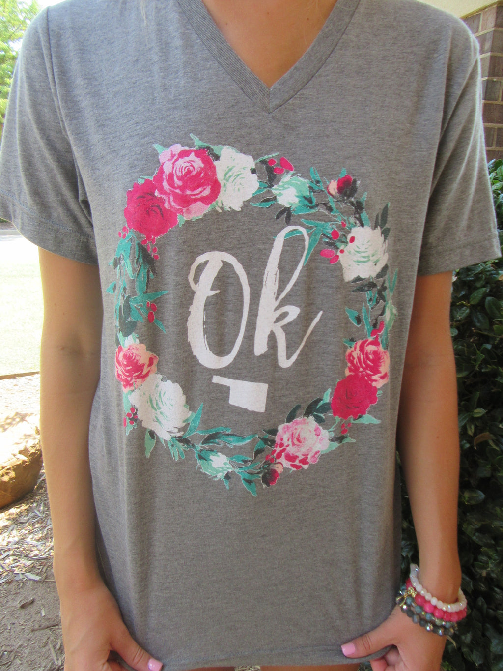 CALAMITY JANE Grey OKLAHOMA Flower Wreath V-Neck Tee Top