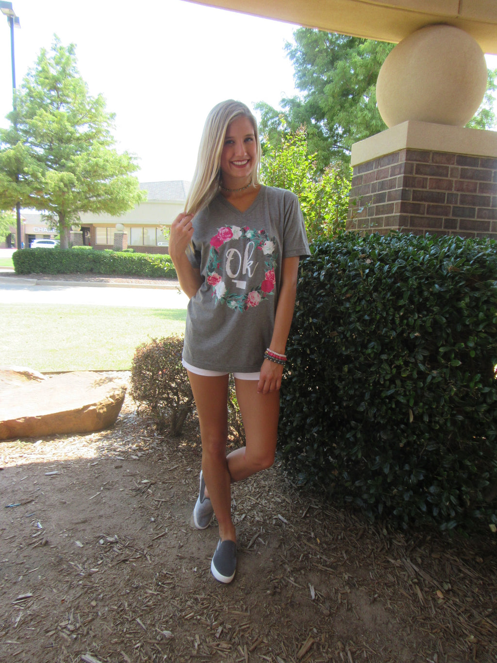 CALAMITY JANE Grey OKLAHOMA Flower Wreath V-Neck Tee Top