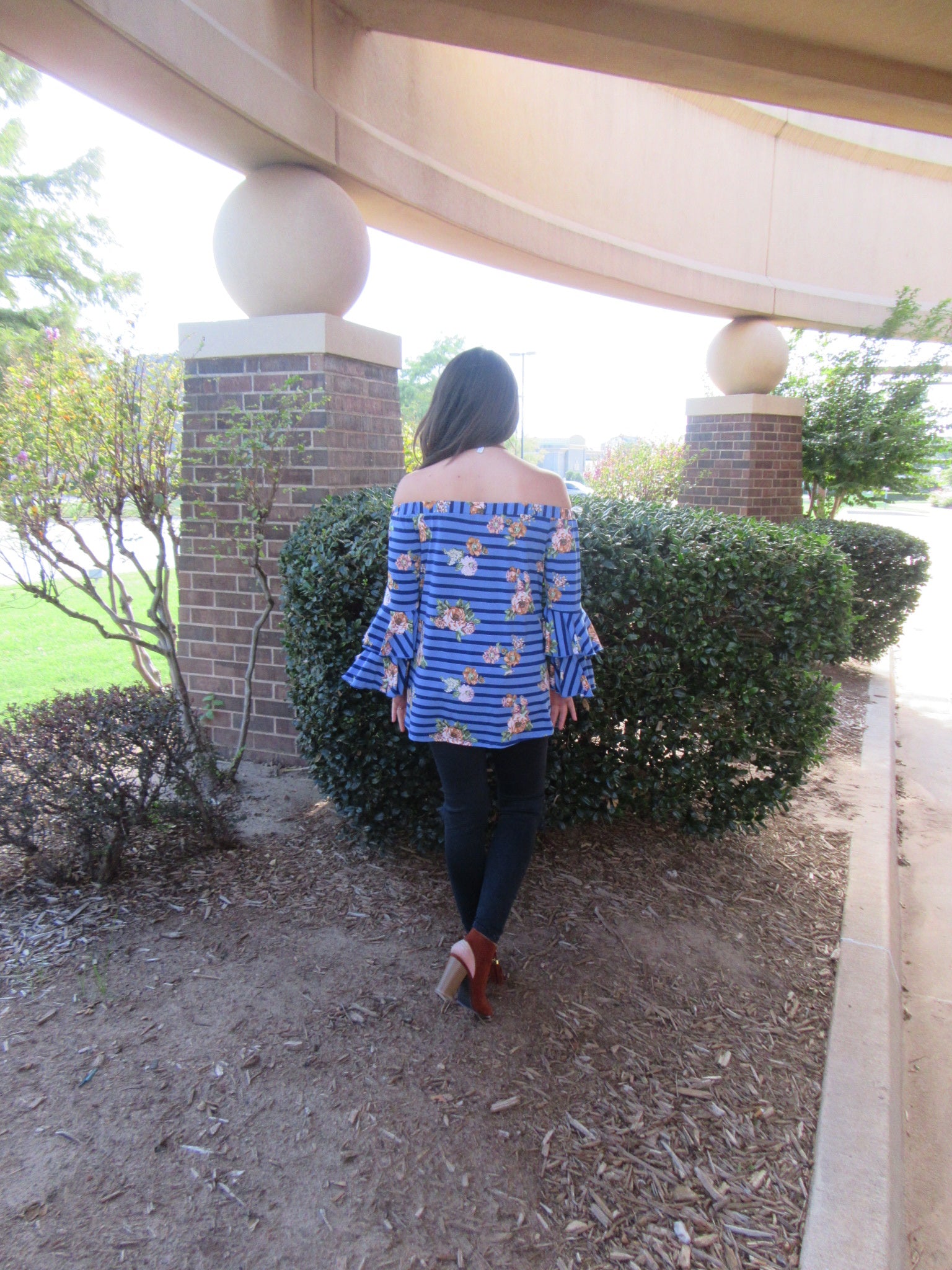 BORDERLINE Floral/Stripe OffShoulder RuffleSleeve StretchKnit Top