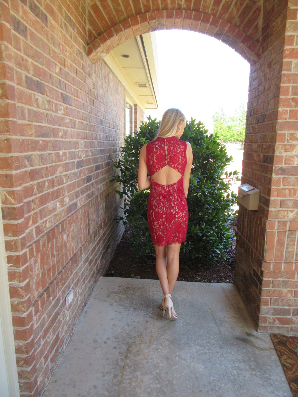 ATHENA Scallop Lace OpenBack BodyCon Dress