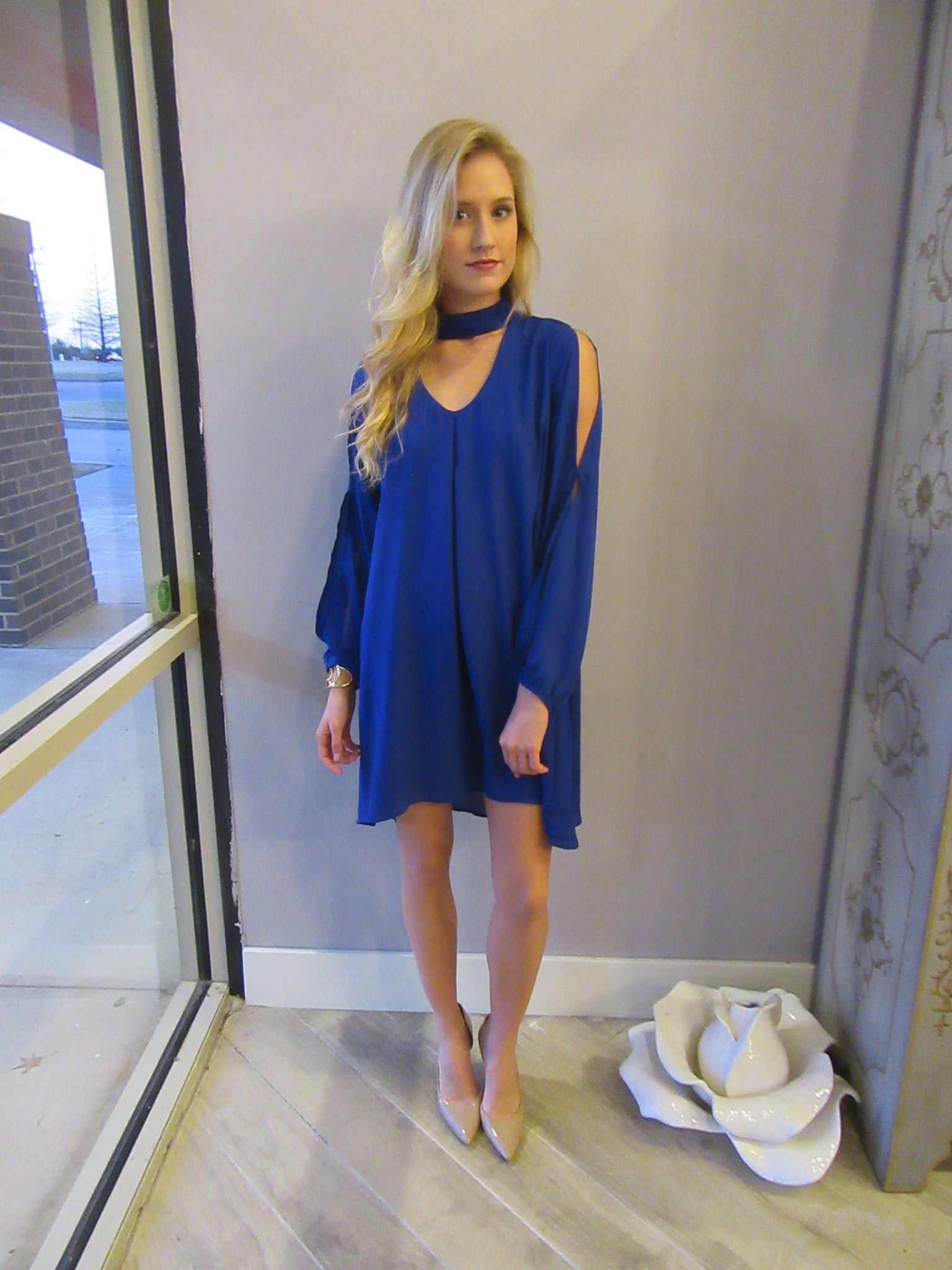 Mittoshop GREAT EXPECTATIONS Cutout Choker Neck Chiffon Slit Sleeve Dress