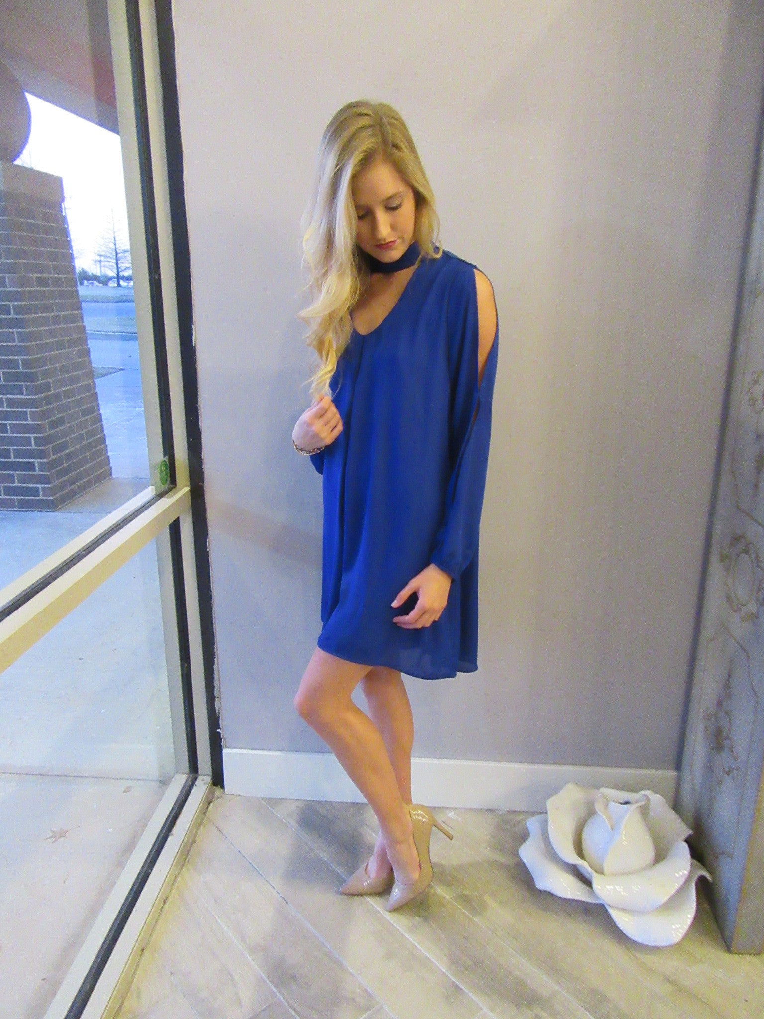 Mittoshop GREAT EXPECTATIONS Cutout Choker Neck Chiffon Slit Sleeve Dress