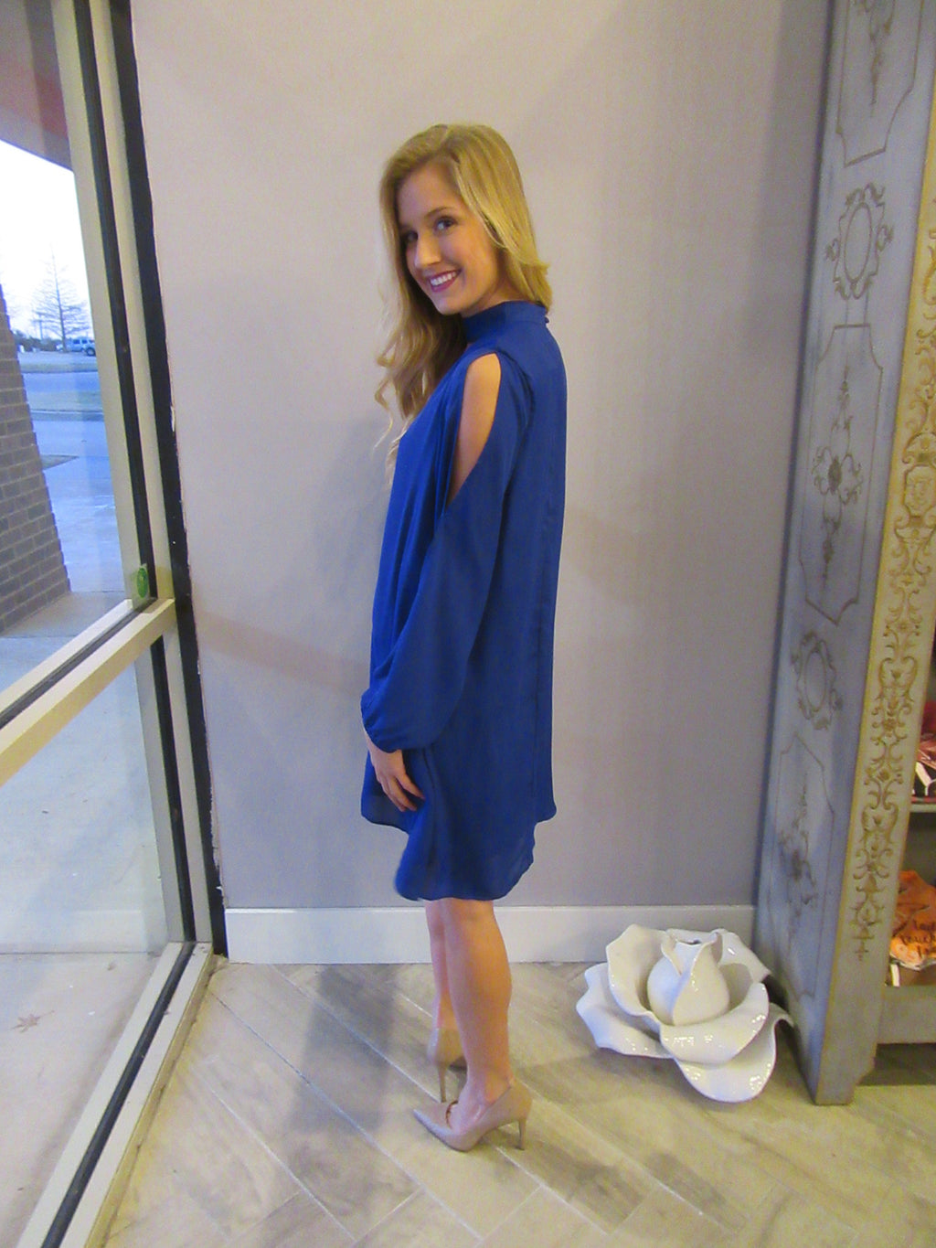 Mittoshop GREAT EXPECTATIONS Cutout Choker Neck Chiffon Slit Sleeve Dress