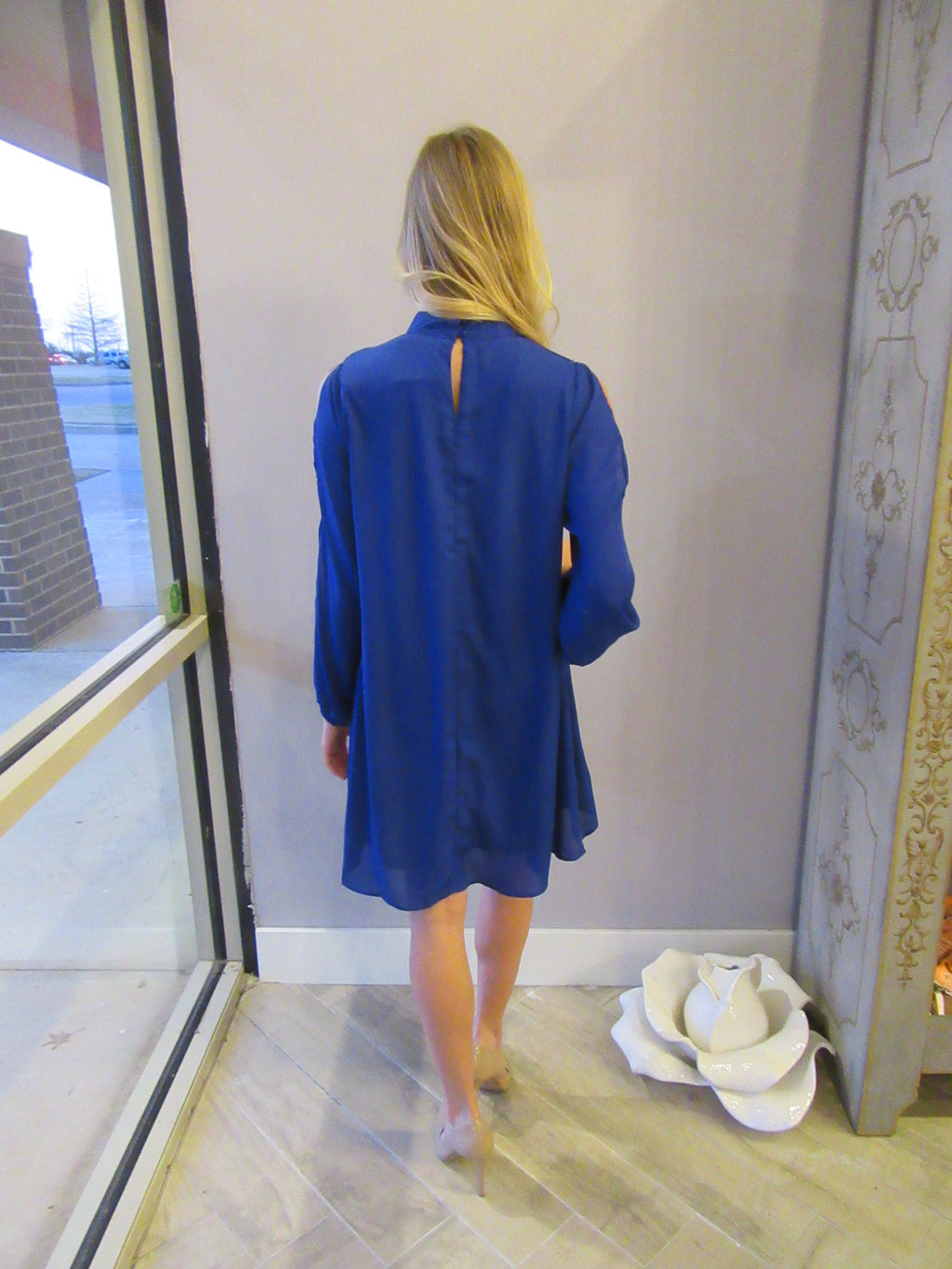 Mittoshop GREAT EXPECTATIONS Cutout Choker Neck Chiffon Slit Sleeve Dress