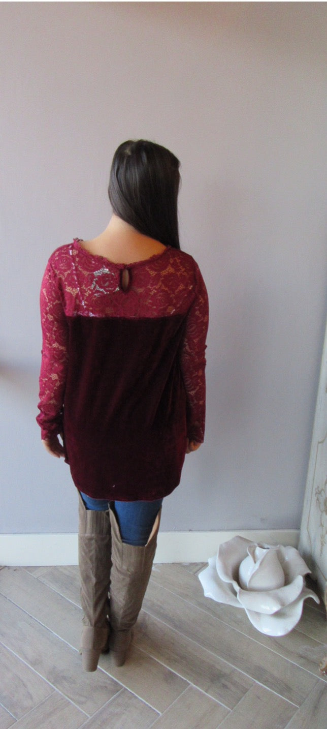 PROMINENT Embroidered Floral Velvet/Lace Top