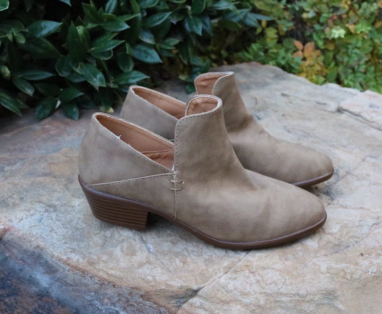 UNWIND Lowcut SlipOn Ankle Booties