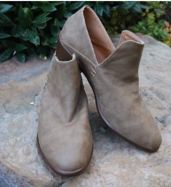 UNWIND Lowcut SlipOn Ankle Booties