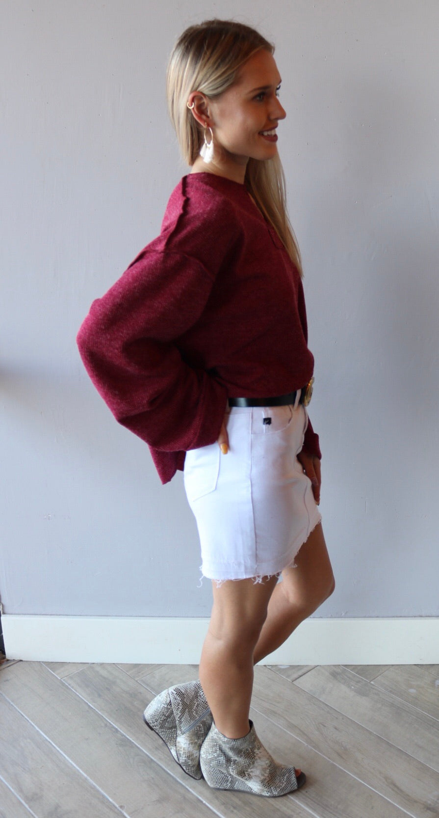 The Sang SURFACE NotchNeck WaistCrop LightWeight Sweater Top