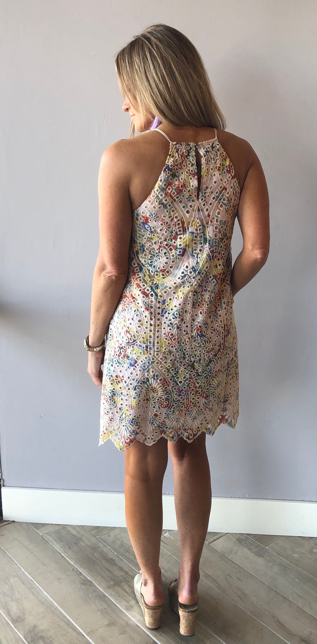 DAYLIGHT Eyelet Floral ScallopHem Shift Woven Dress