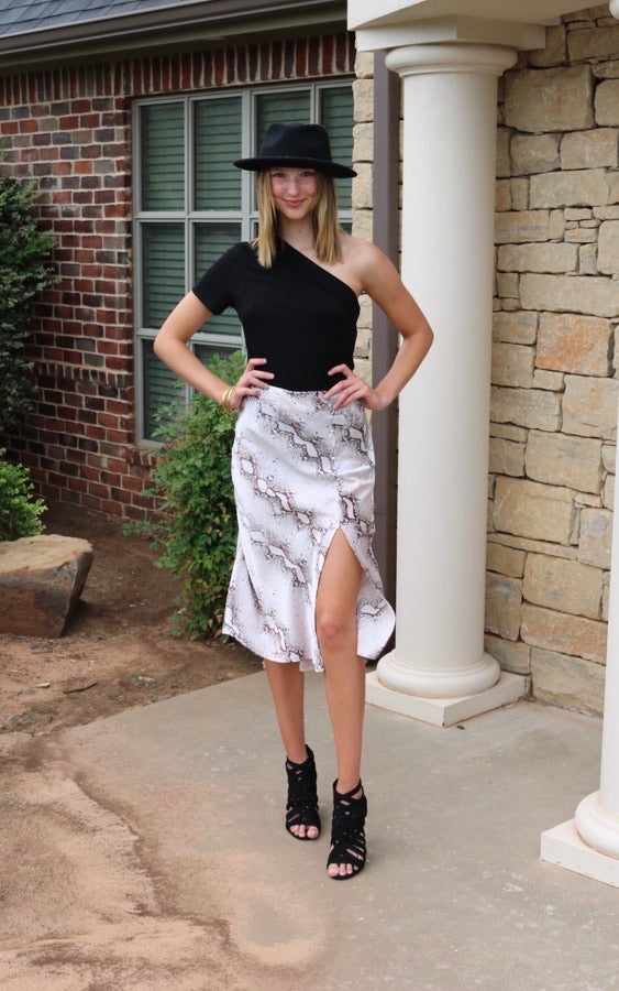 ROOK One Shoulder Off Short Sleeve Top