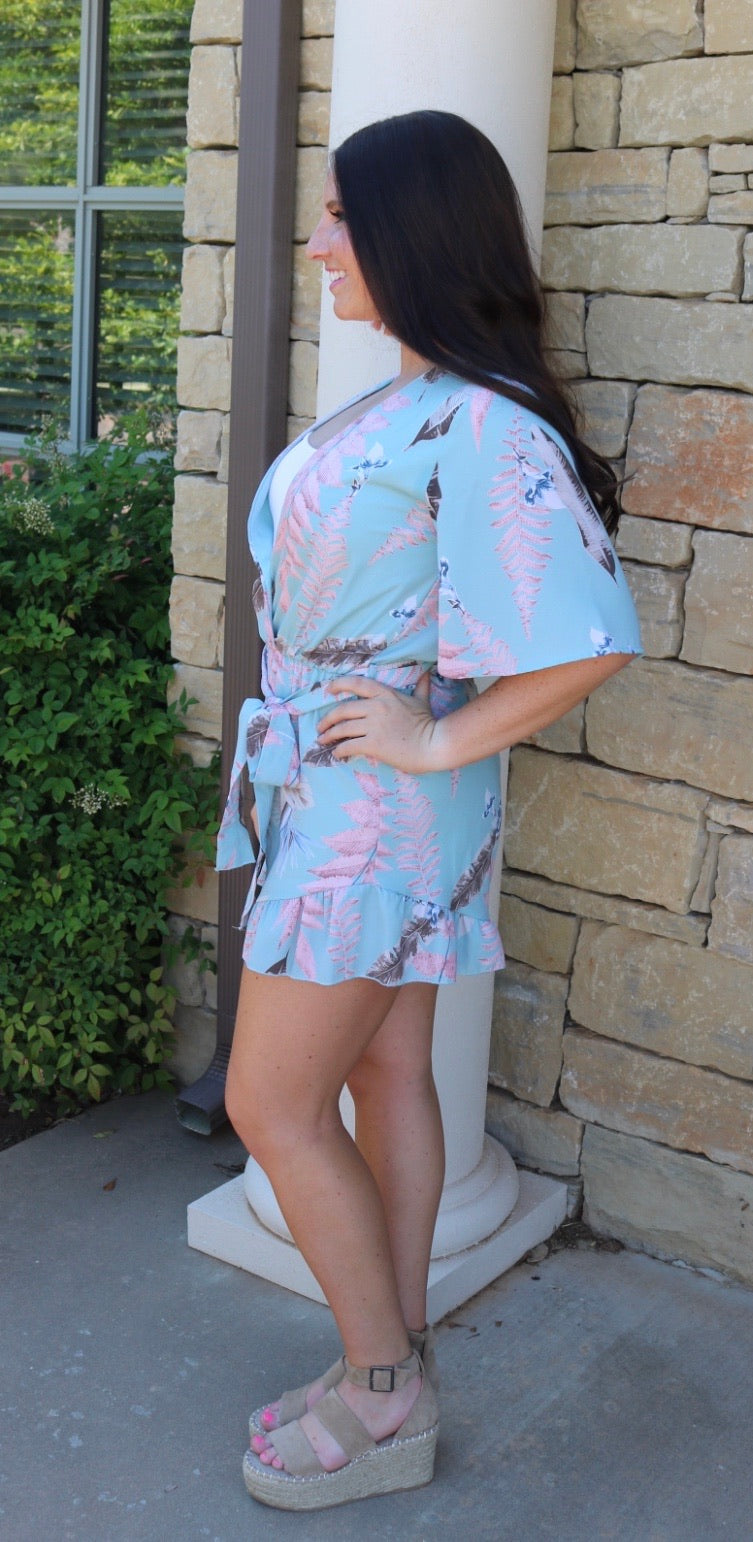 Blue blush ENTRANCED LeafPrint V-Neck TieWaist RuffleHem Short Romper