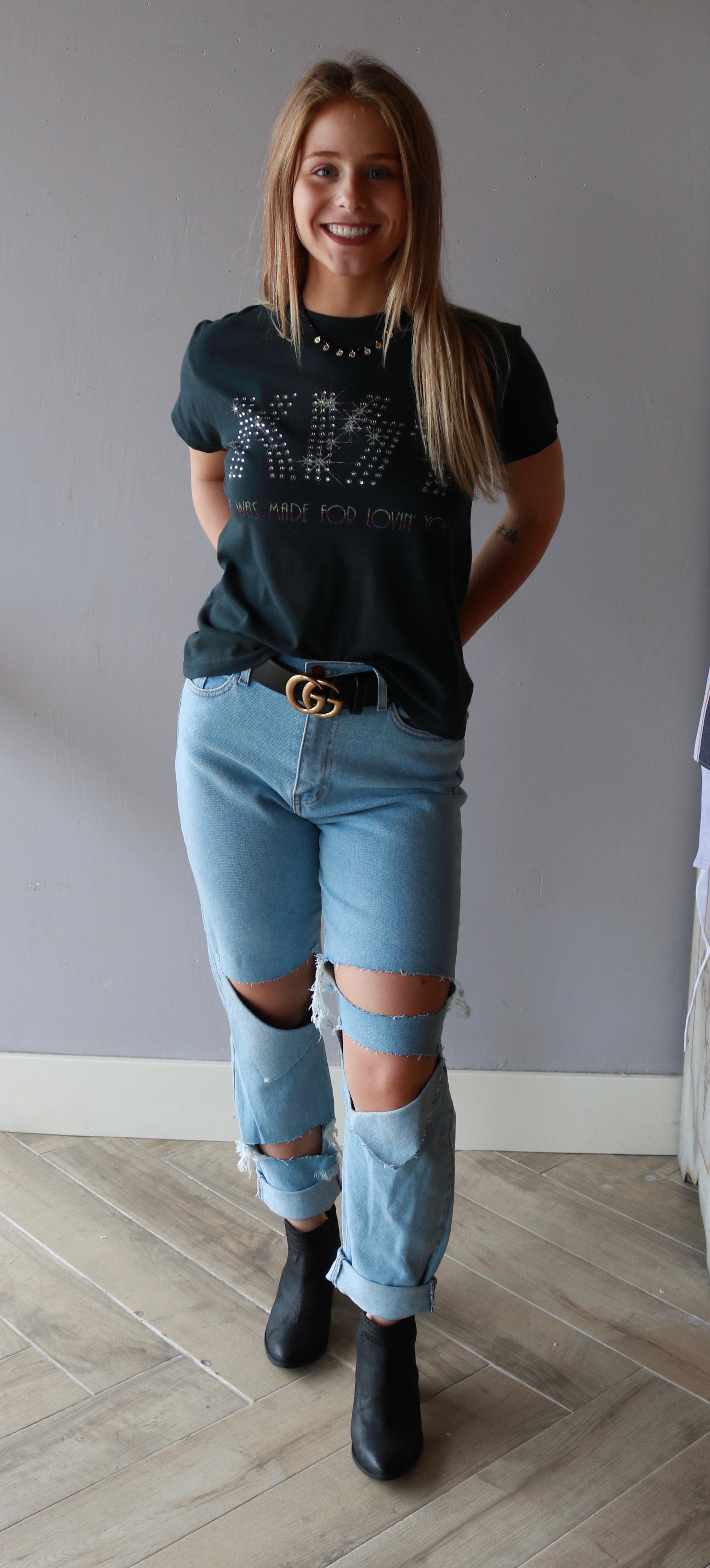 VICTORIA Distressed Boyfriend Jeans