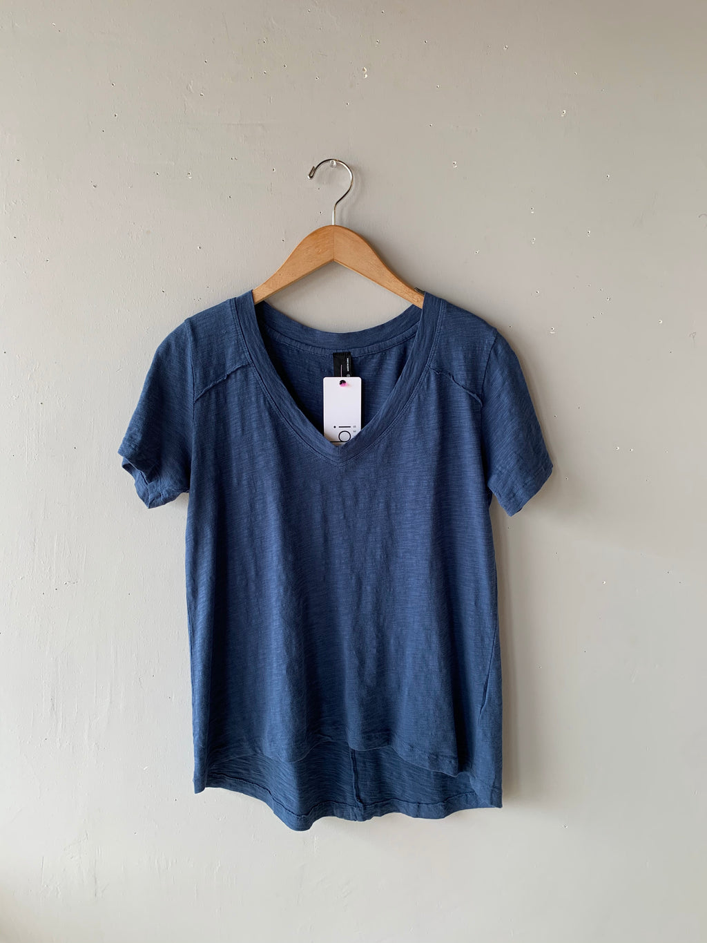 BOBI V-Neck BECK Slub Jersey HiLo Top