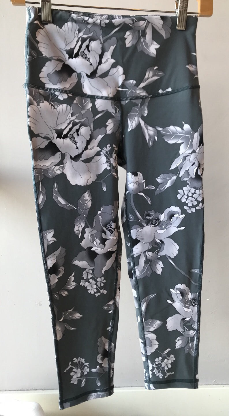 BLOOMING HiWaist Floral Crop Leggings