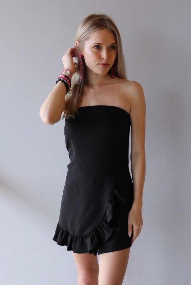 ECHOES Strapless RuffleSkort Short Romper