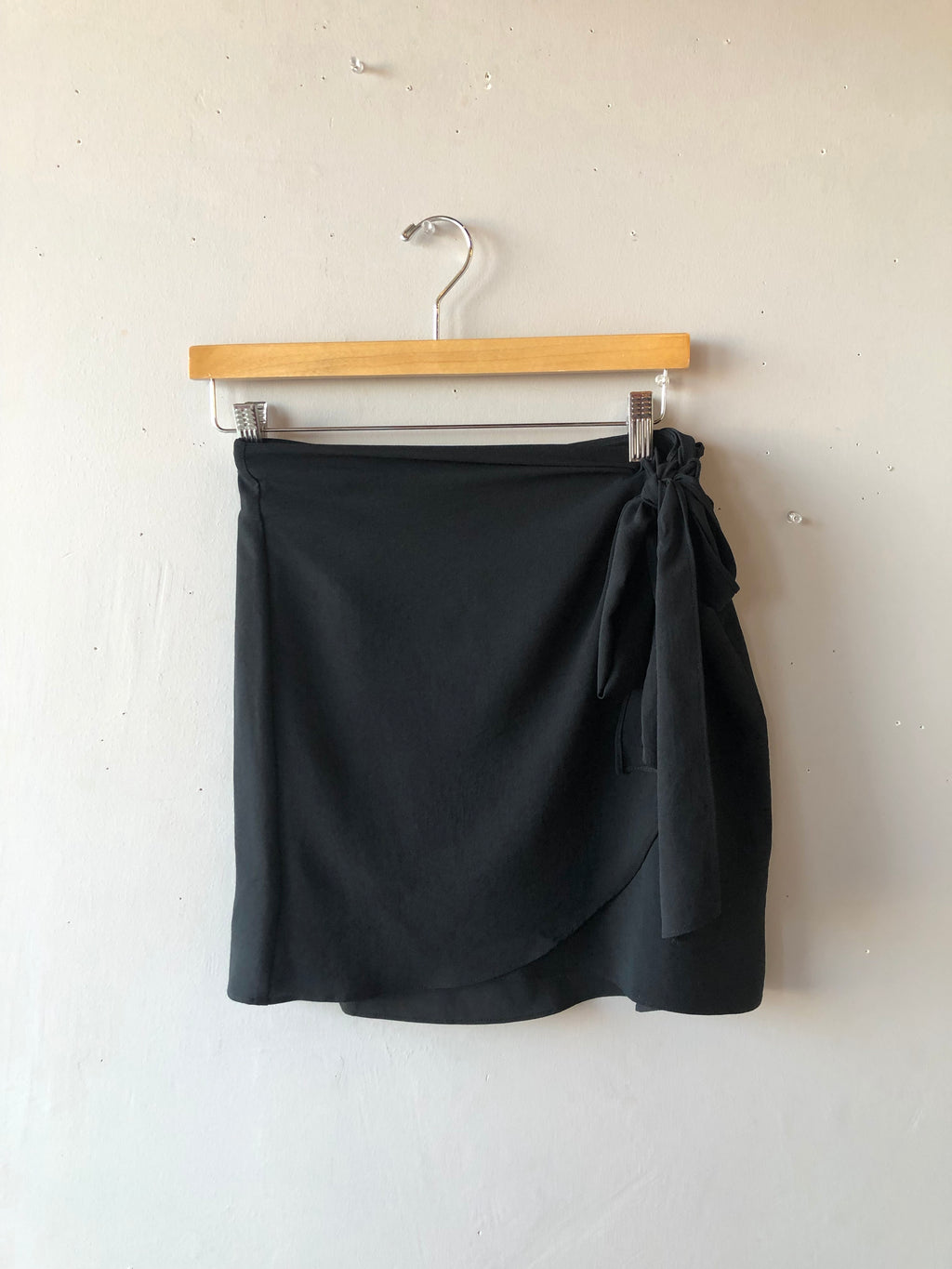 SHOWCASE Wrap Tie Waist Skirt