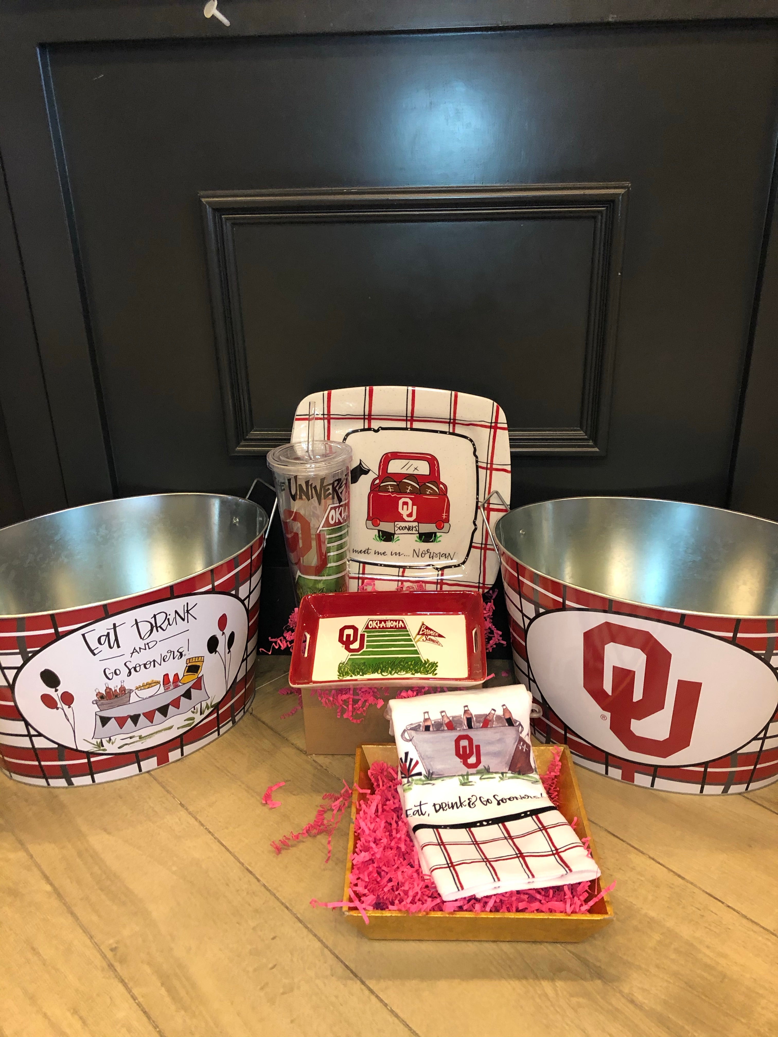 MAGNOLIA LANE Logo MEET ME Melamine Square Plate