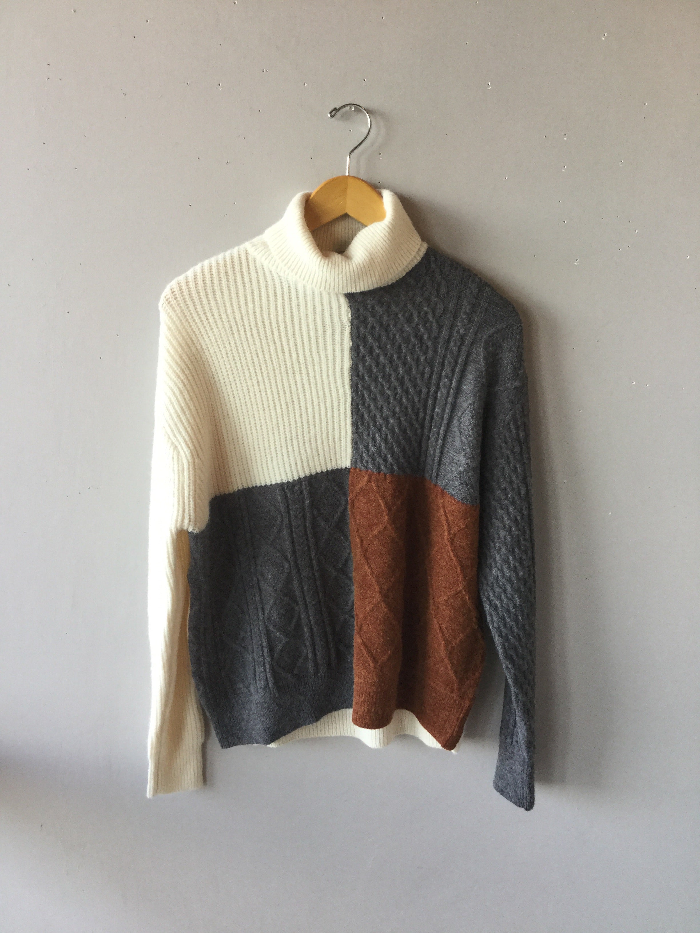 EMANATE ColorBlock CableKnit TurtleNeck Sweater Top