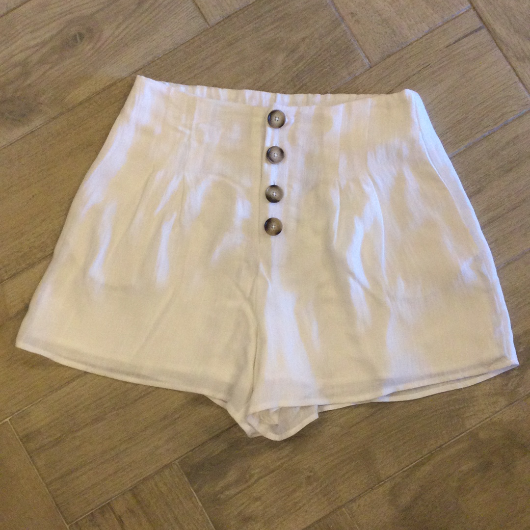 Everly FAIRE HighWaisted ButtonUp Pleated Shorts