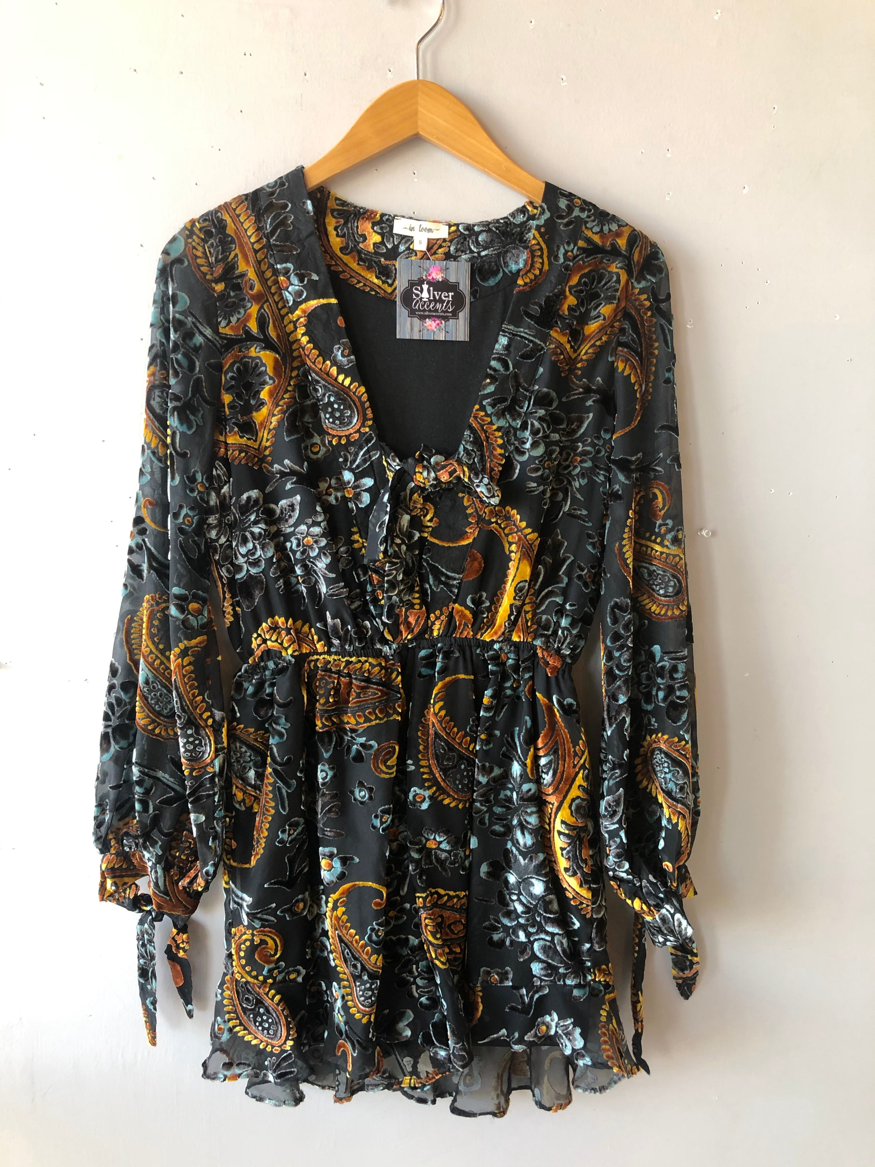 SAINT Velvet Burnout Floral Tie Front/Sleeve Short Romper