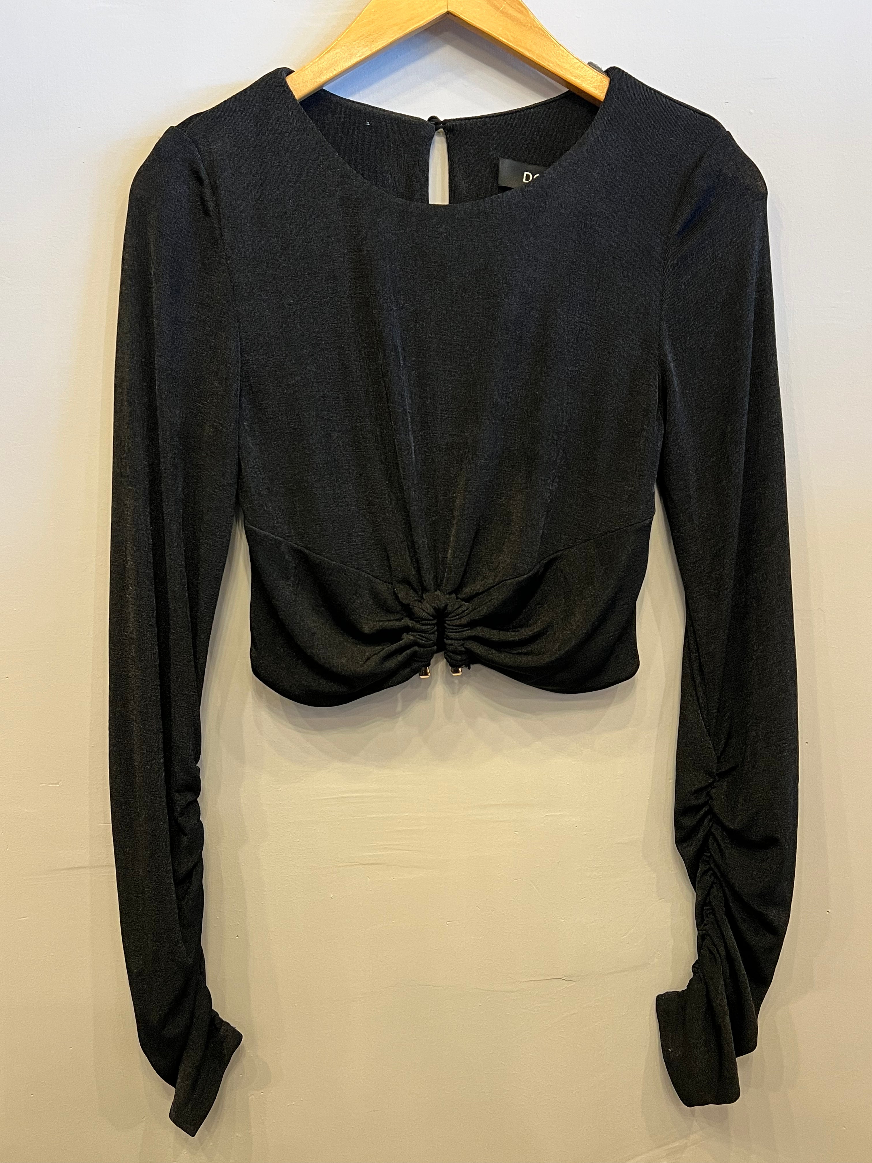 BREATHLESS KeyHole Trim TwistFront Top