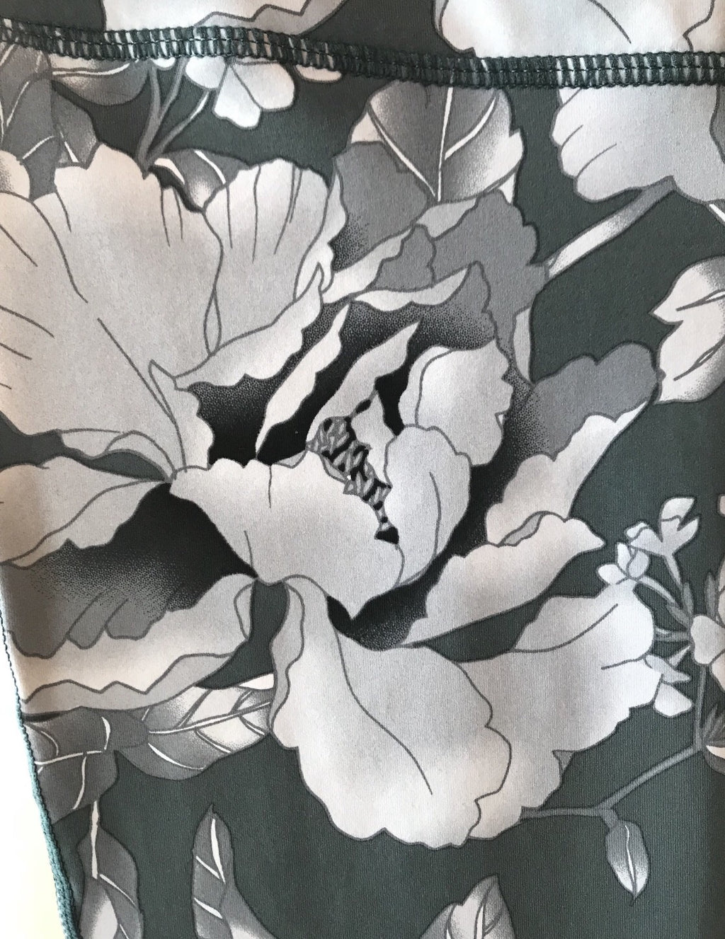 BLOOMING HiWaist Floral Crop Leggings