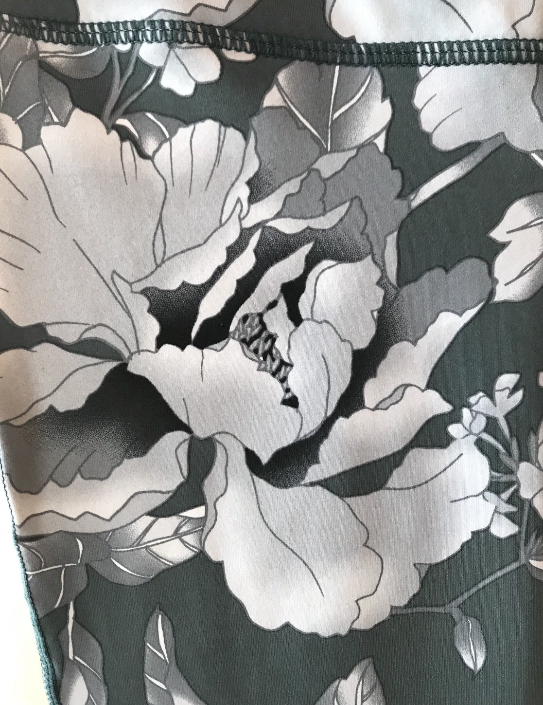 BLOOMING HiWaist Floral Crop Leggings