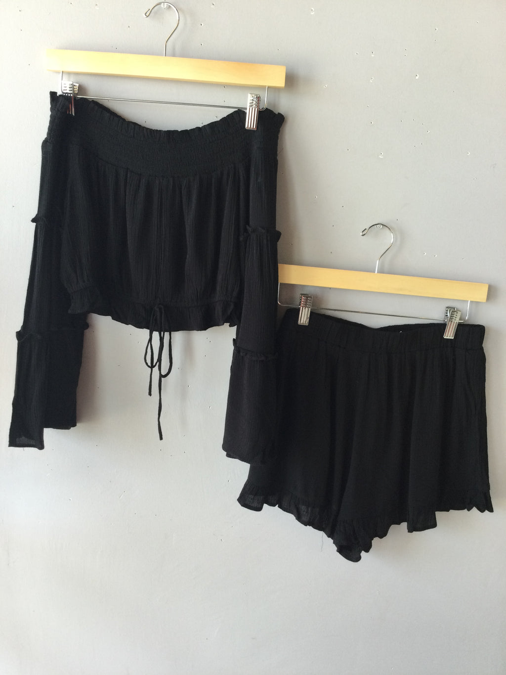 STRADA Gauze Ruffle Hem Shorts