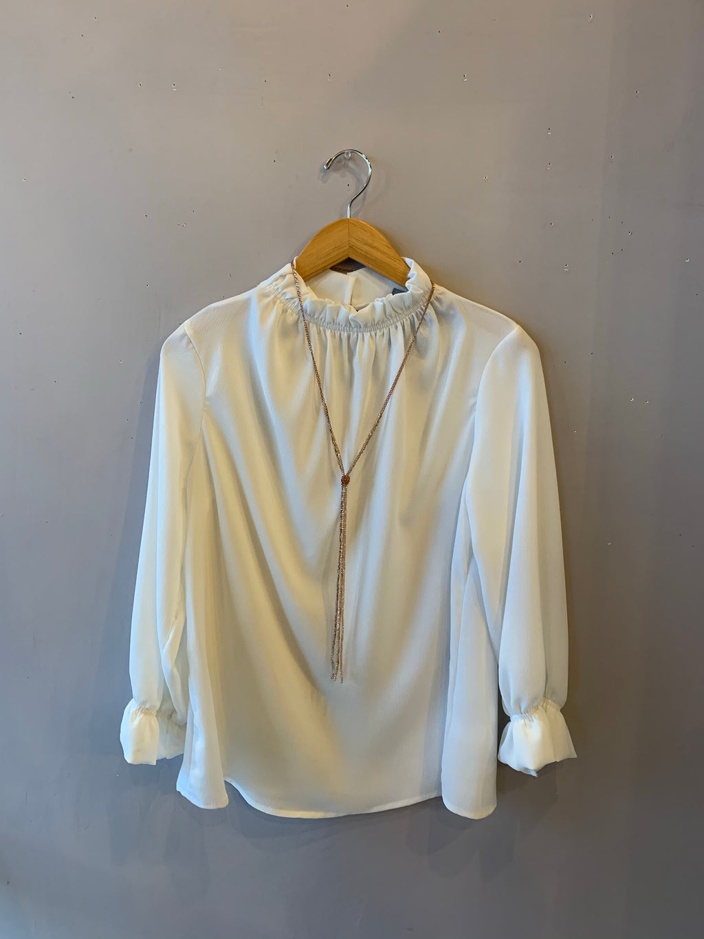 ESCAPE RuffleNeck/Sleeve 3/4 Sleeve Top