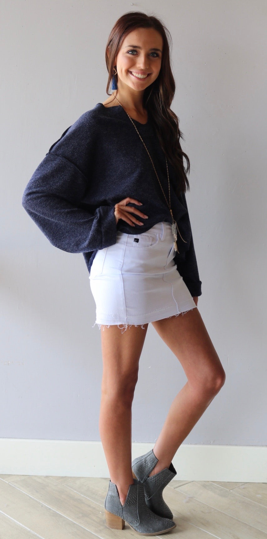 The Sang SURFACE NotchNeck WaistCrop LightWeight Sweater Top